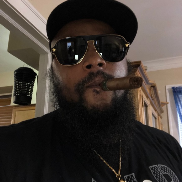 Meet your Posher, Lorenzo - Picture 2 of 6